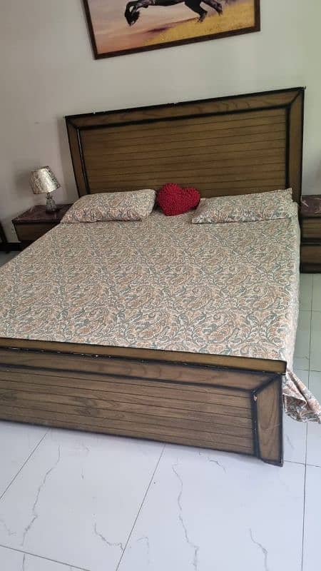 king bed with side table 2