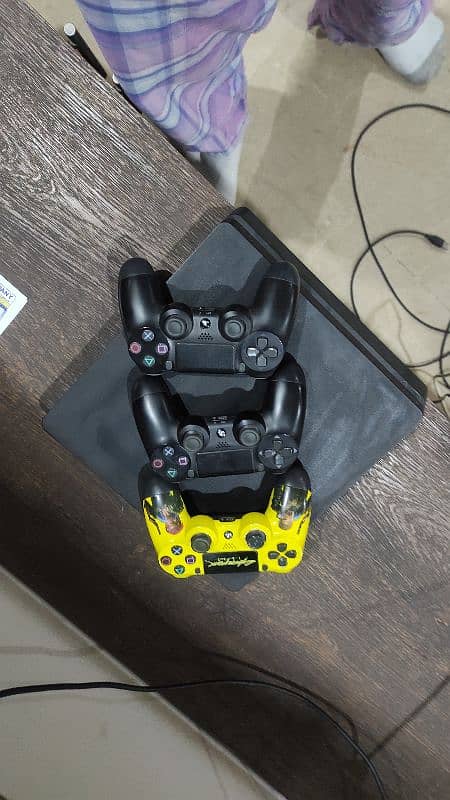 Ps4 with games and controllers 0