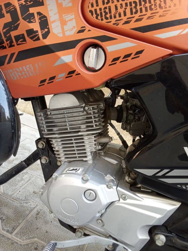 Yamaha YBR 125 G model 2024, urgent sale 3