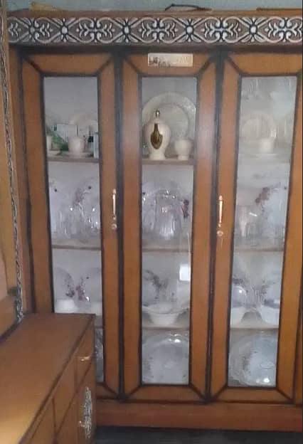 Showcase and Dressing Table For Sale 1