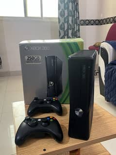 Xbox 360 Silm with 2 wireless controllers 50+ games installed