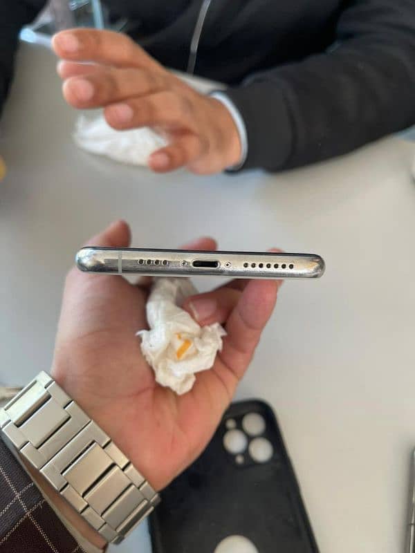 IPhone 11 pro max pta approved 1