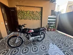 honda 125cc black colour non accidental all ok and scratched less