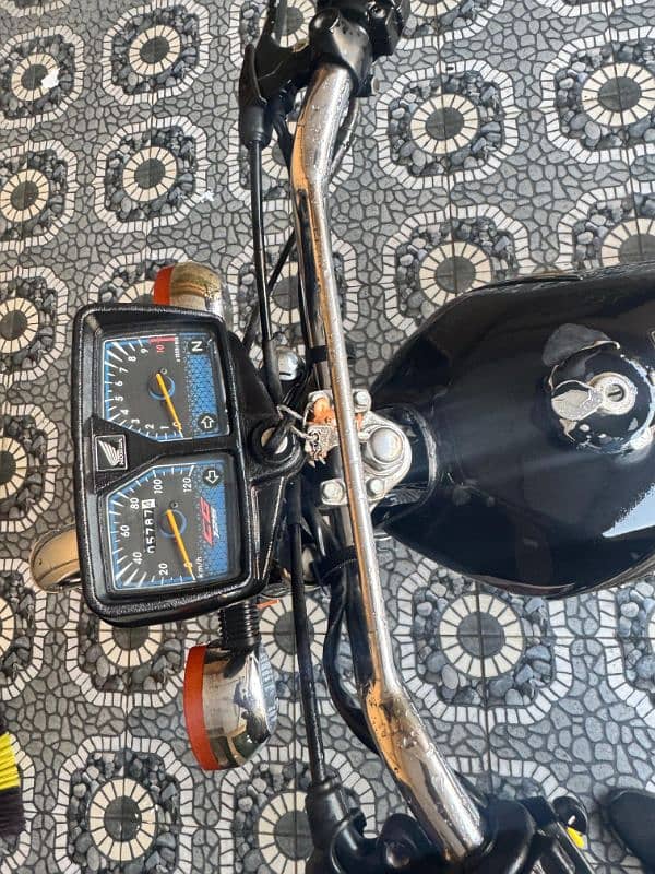 honda 125cc black colour non accidental all ok and scratched less 3