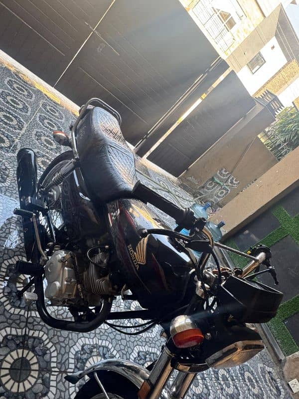 honda 125cc black colour non accidental all ok and scratched less 5