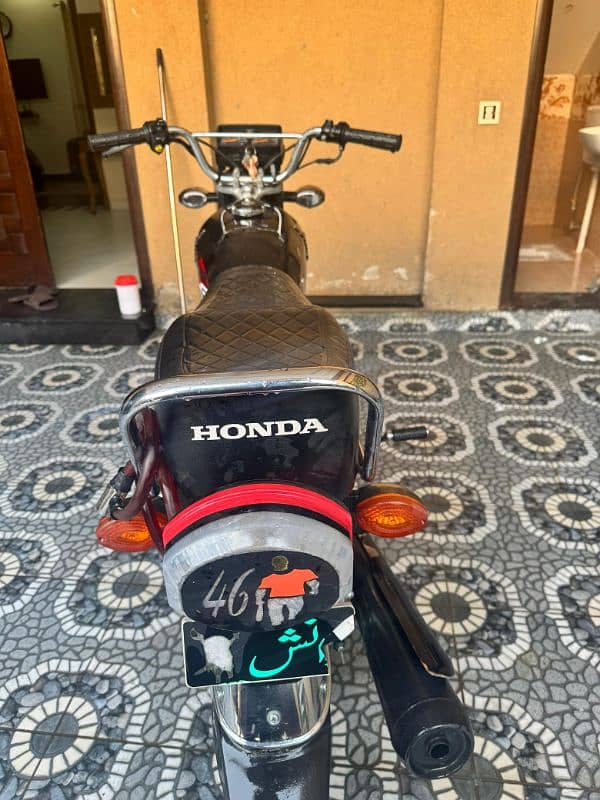 honda 125cc black colour non accidental all ok and scratched less 11