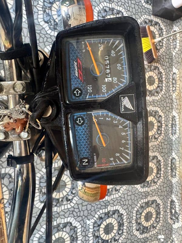 honda 125cc black colour non accidental all ok and scratched less 12