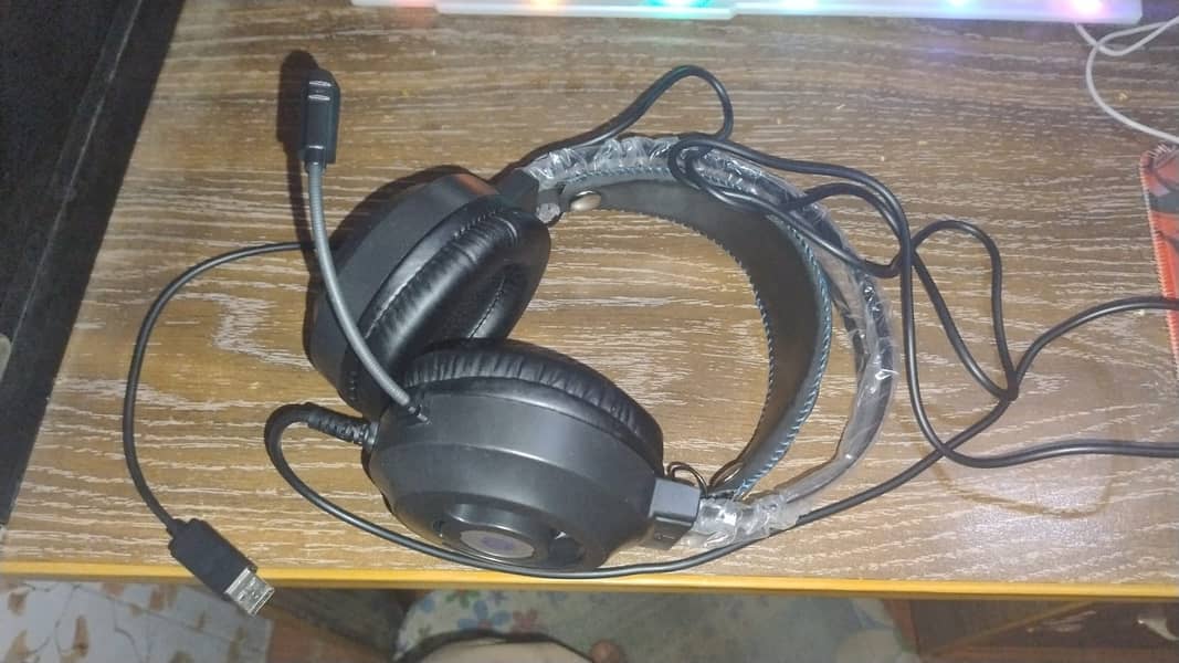 HP100 Headphones Almost New 2