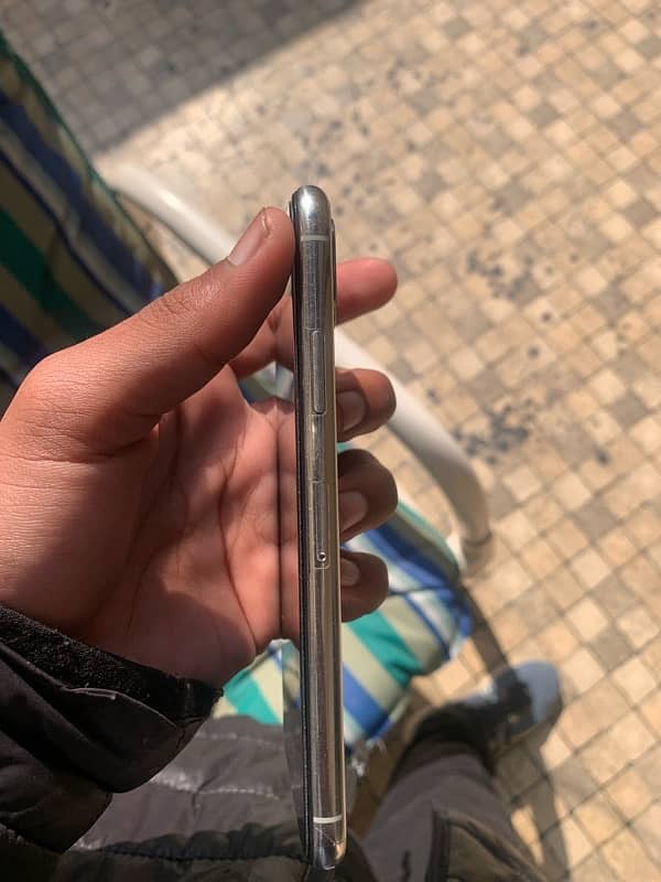 IPhone XS 64gb PTA Approved 4