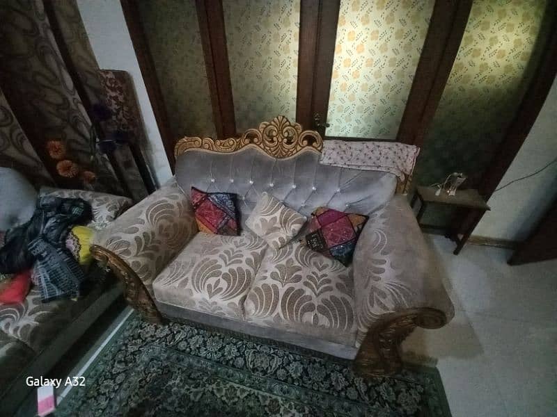 six seater sofa avlaible for sale 0