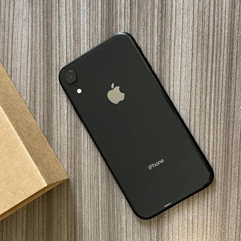 Apple iPhone XR 64gb 86% health 1