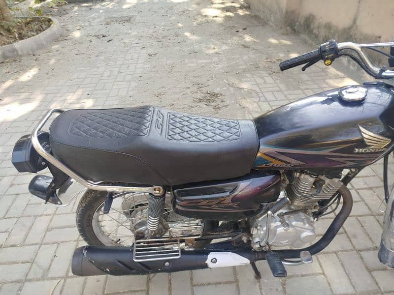 Honda CG 125 Black Colour Model 2020 4