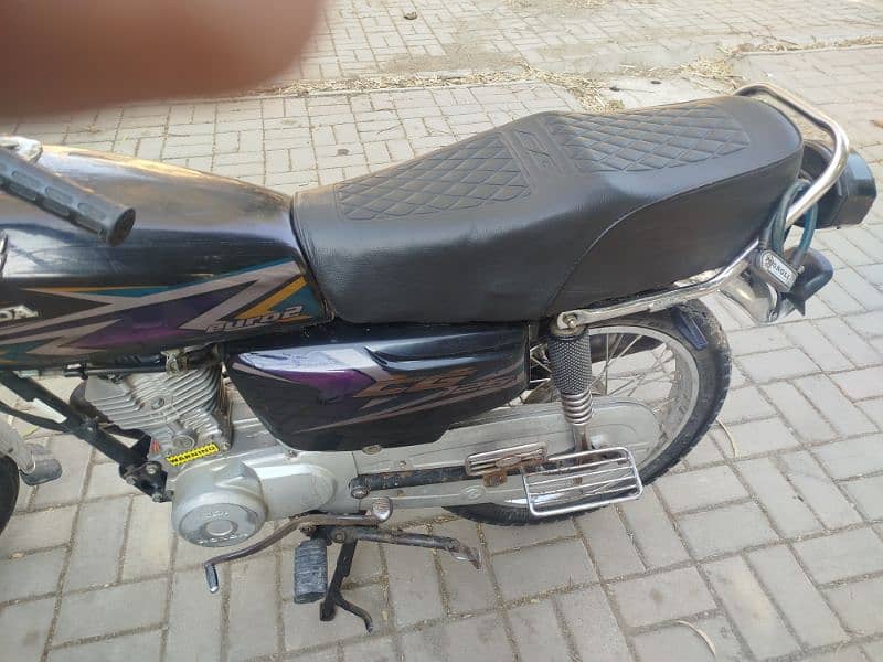 Honda CG 125 Black Colour Model 2020 5