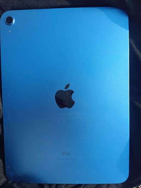 I pad 10 gen 256Gb box with charger leads 0