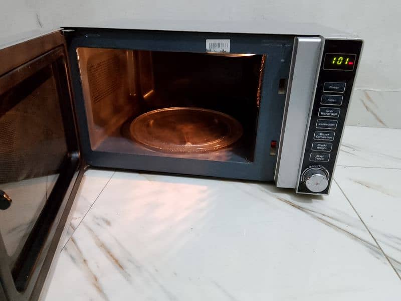 Dawlance 3 in 1 grill baking microwave oven neat and clean condition 4