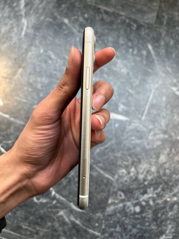 iPhone11 64gb Non PTA Factory Unlock White 5