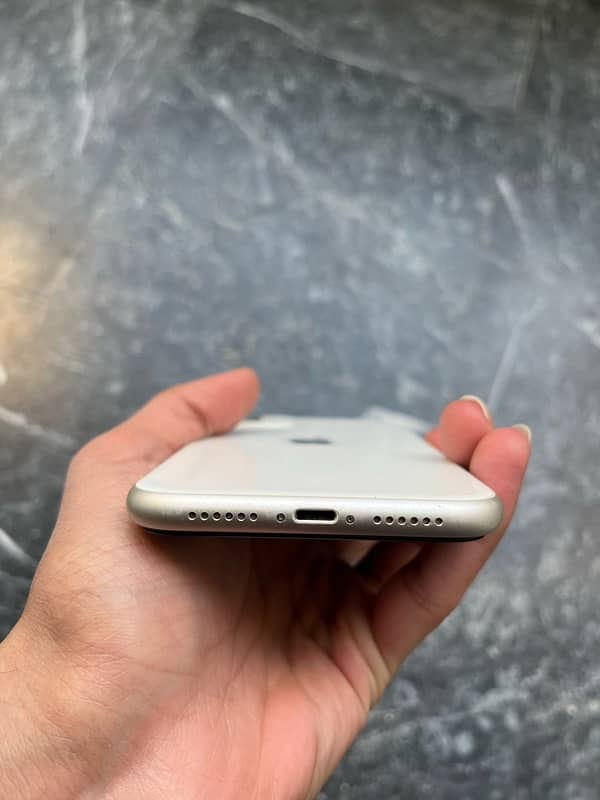 iPhone11 64gb Non PTA Factory Unlock White 7