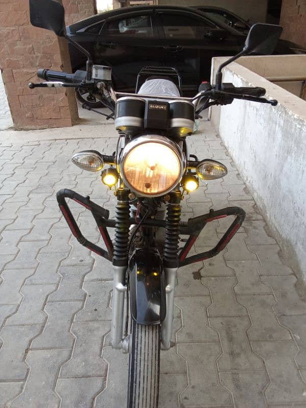 Suzuki GS 150 SE model 2022, urgent sale 13