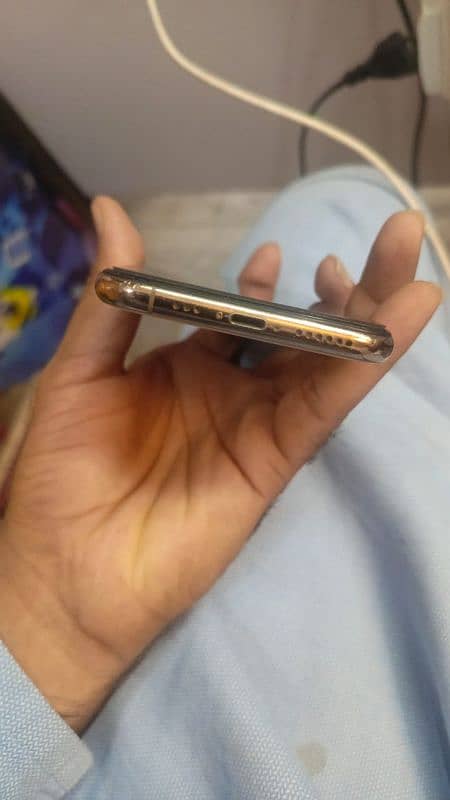 i phone xs 256gb non gold colour 4