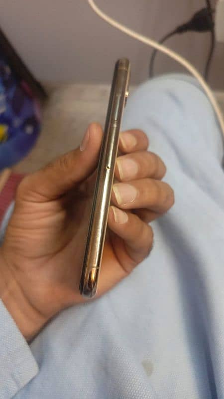 i phone xs 256gb non gold colour 5