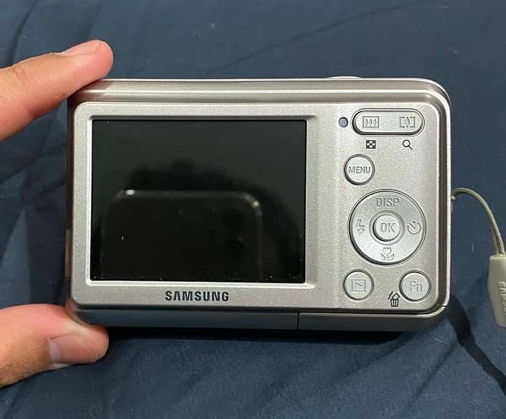 Samsung ES20 Digital Camera 1