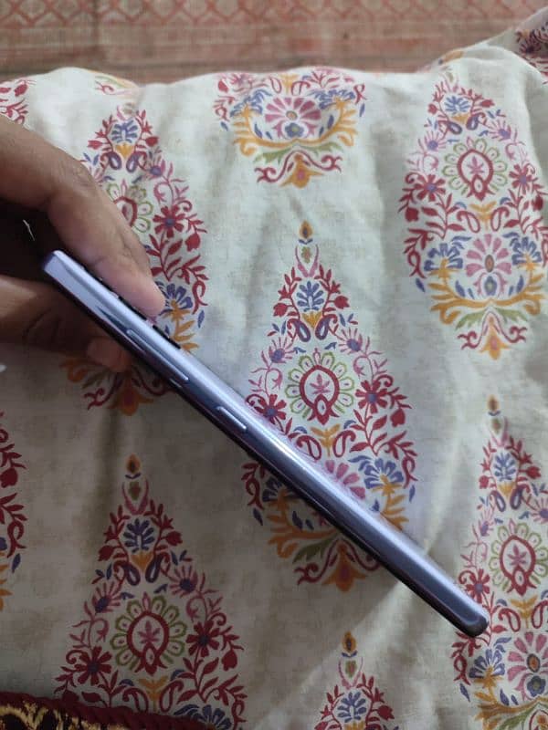 Urgent sale Samsung A32 used with box 4