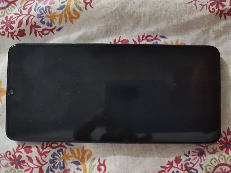 Urgent sale Samsung A32 used with box 5