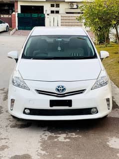 Toyota Prius Alpha 2012