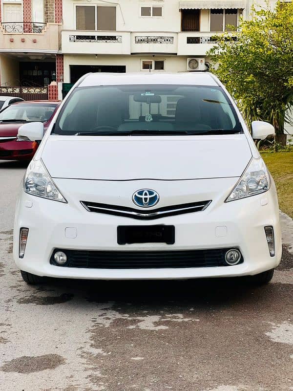 Toyota Prius Alpha 2012 7