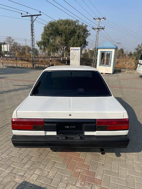 Nissan Sunny 1987 3