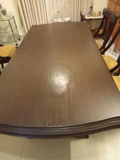 Dining Table in very good condition