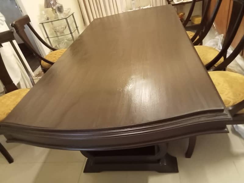 Dining Table in very good condition 5