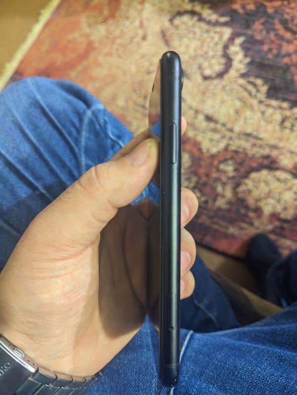 IPHONE XR NON PTA 4