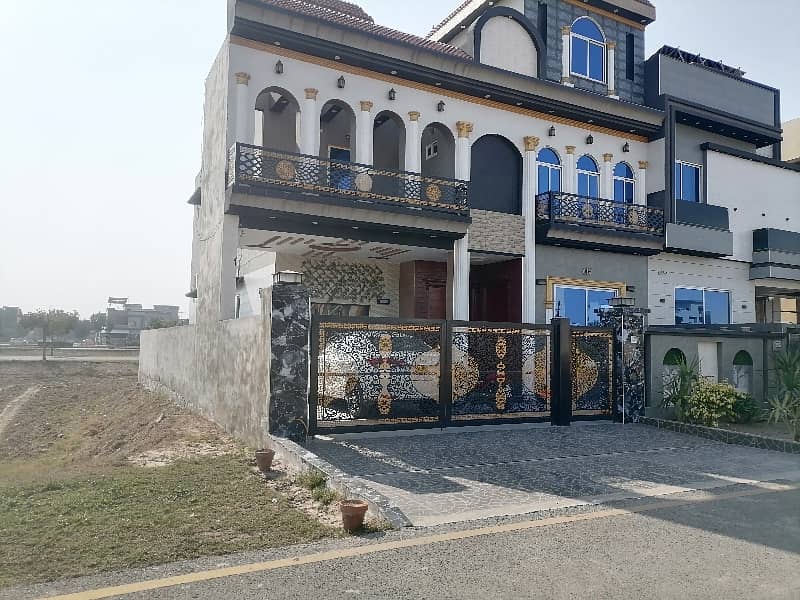 A Palatial Residence For Prime Location sale In Citi Housing Phase 2 Samundri Road Faisalabad 3