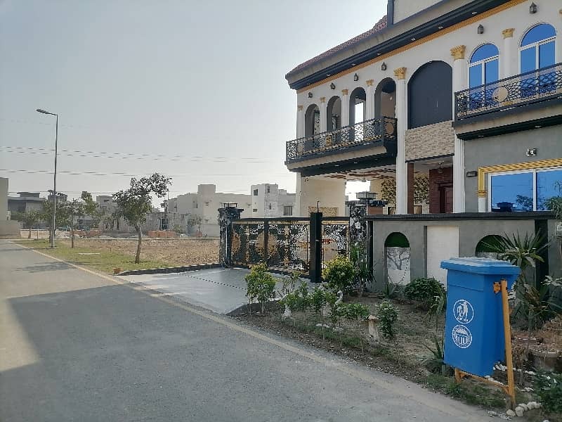 A Palatial Residence For Prime Location sale In Citi Housing Phase 2 Samundri Road Faisalabad 4