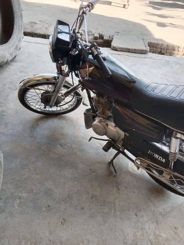 Black Honda 125 3