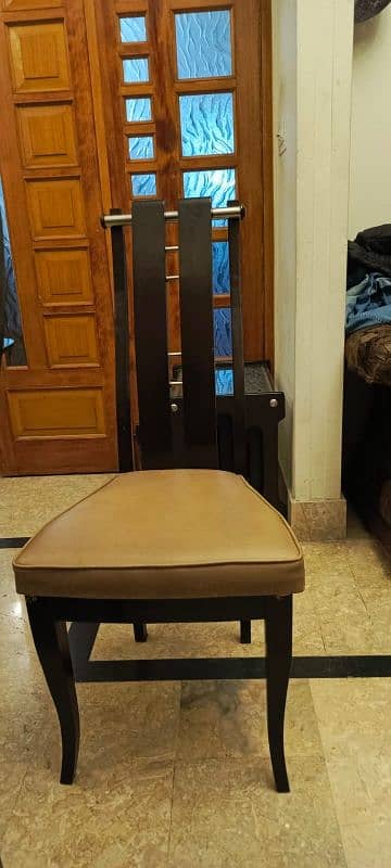 Dine in Style: Solid Wood Dining table for sale 2