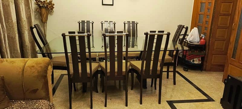 Dine in Style: Solid Wood Dining table for sale 3