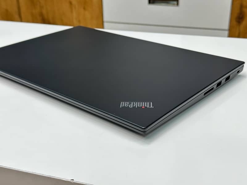 LENOVO THINKPAD P1 ( CORE-i7 / 10th Gen ) ( 32 GB - 256 GB ) 4 GB GPU 7