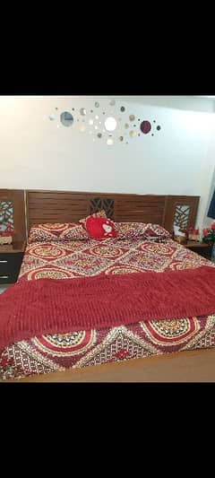 4 pieces Bed Set. .