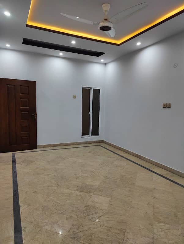 A BEAUTIFUL HOUSE FOR RENT DEPENDS ON 5 MERLA DOUBLE STORY WITH BEAUTIFUL FRONT ELIVATION. 10