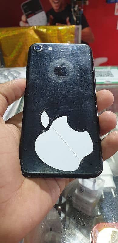 iphone 7 Urgent for sale jis bhi ko chaiye wo رابطہ karen 4