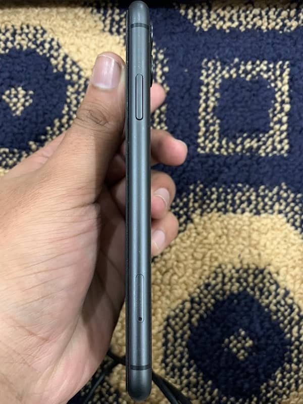 iphone 11 64 gb factory unlock 90 % 2