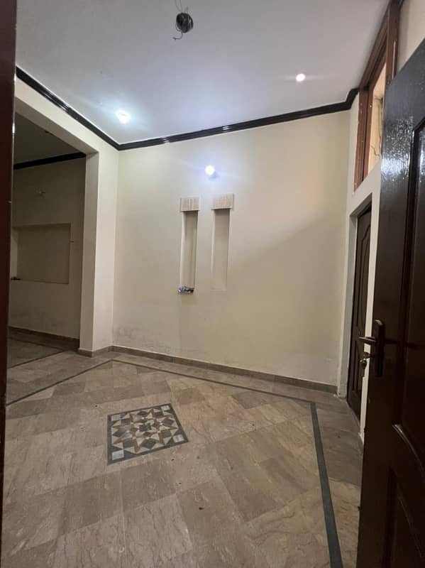 A BEAUTIFUL HOUSE FOR SALE DEPENDS ON 4 MERLA DOUBLE STORY IN AL AHMAD GARDEN PHASE 1 GT ROAD LAHORE. 2