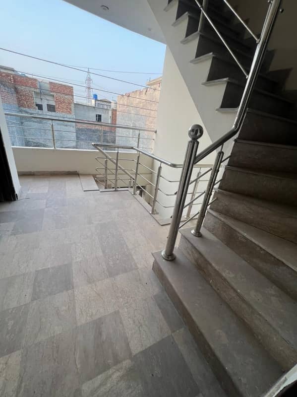 A BEAUTIFUL HOUSE FOR SALE DEPENDS ON 4 MERLA DOUBLE STORY IN AL AHMAD GARDEN PHASE 1 GT ROAD LAHORE. 9