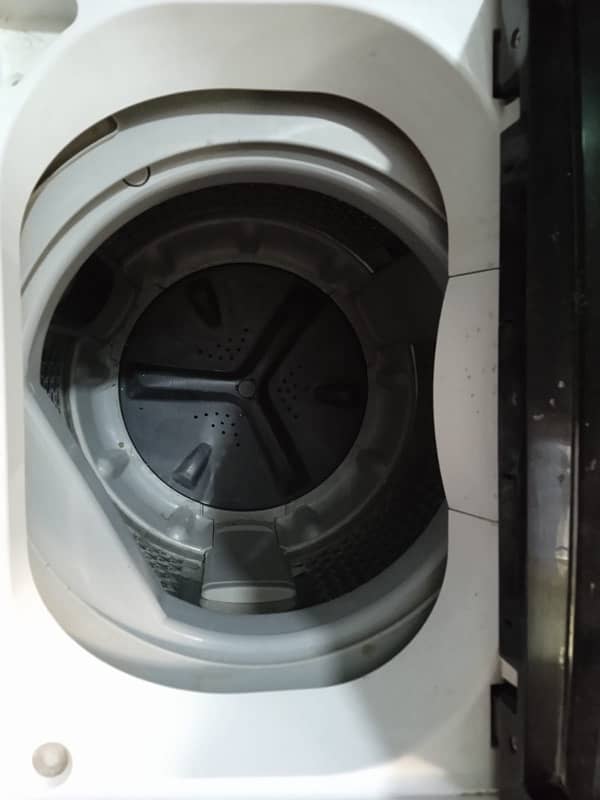 washing machine 10