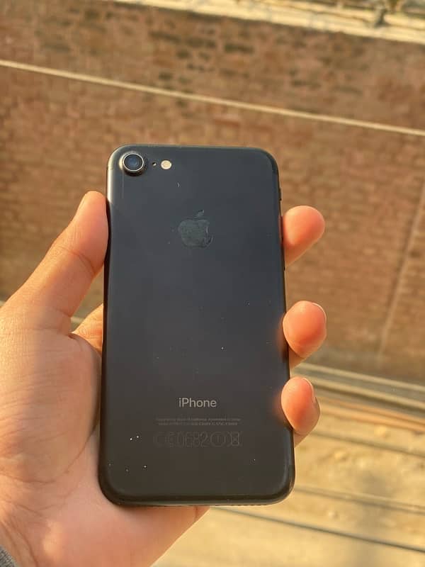 IPhone 7 Pta approved 32 GB 1