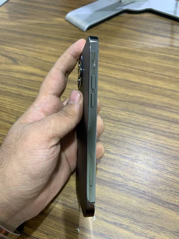 IPhone 12 pro 256GB water proof  Condition 10/10 6