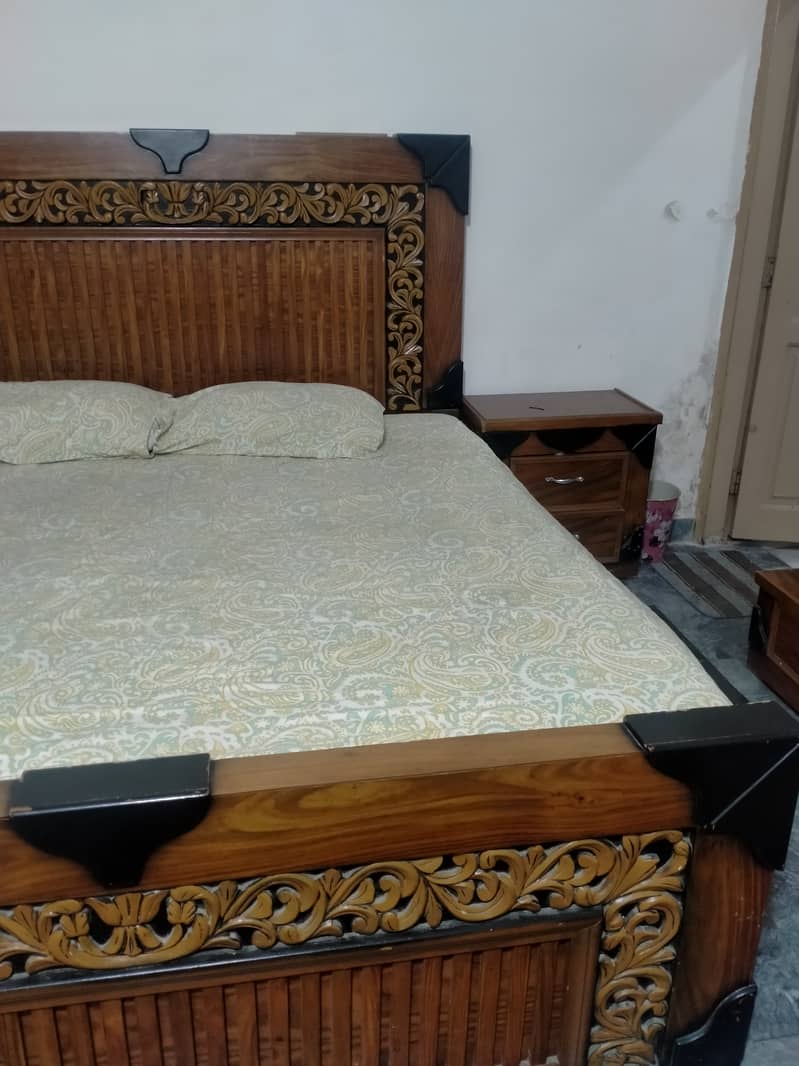 King size bed set with two side tables and dressing table 4