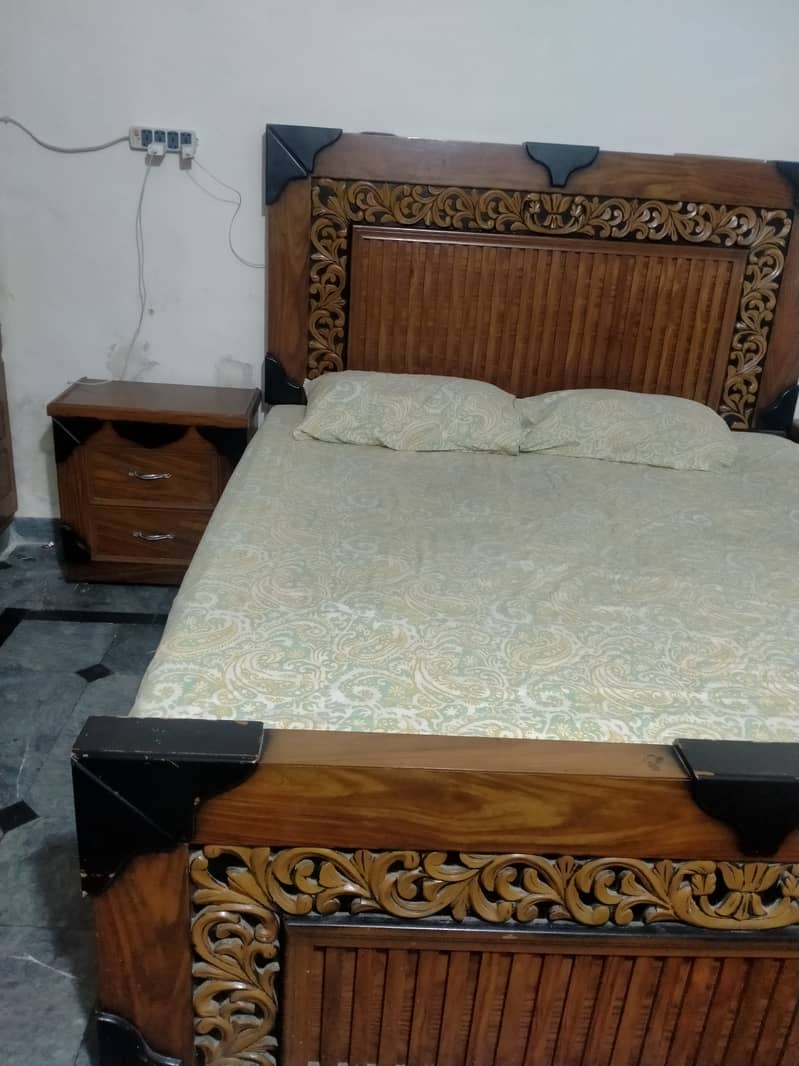 King size bed set with two side tables and dressing table 5